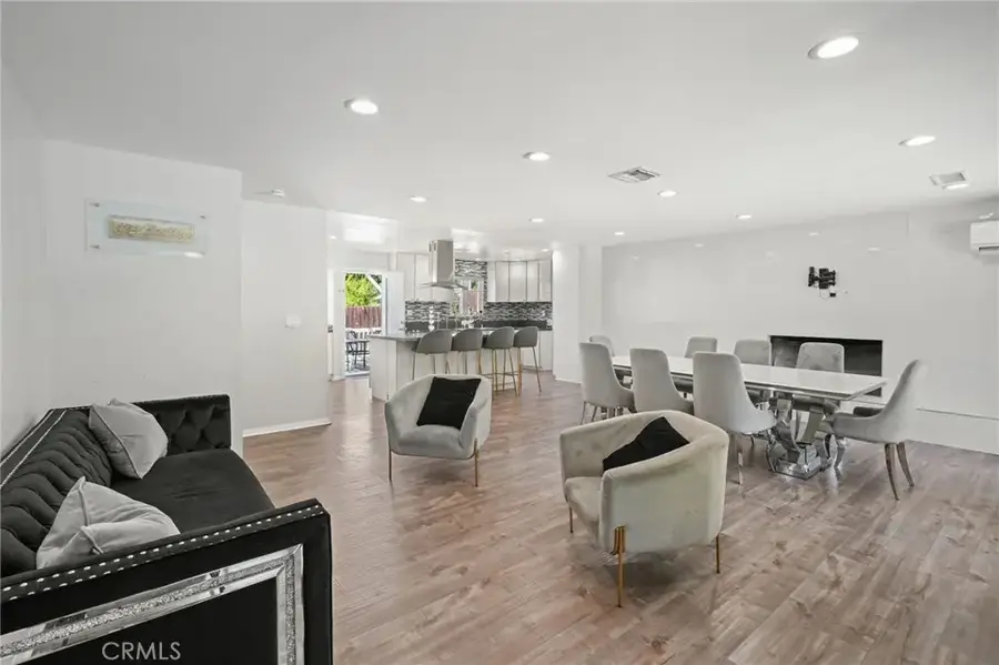 18433 Tarzana Drive, Tarzana, CA 91356 - Image #2