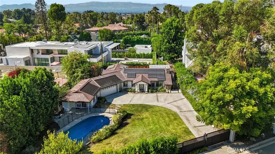 18433 Tarzana Drive, Tarzana, CA 91356 - Image #3