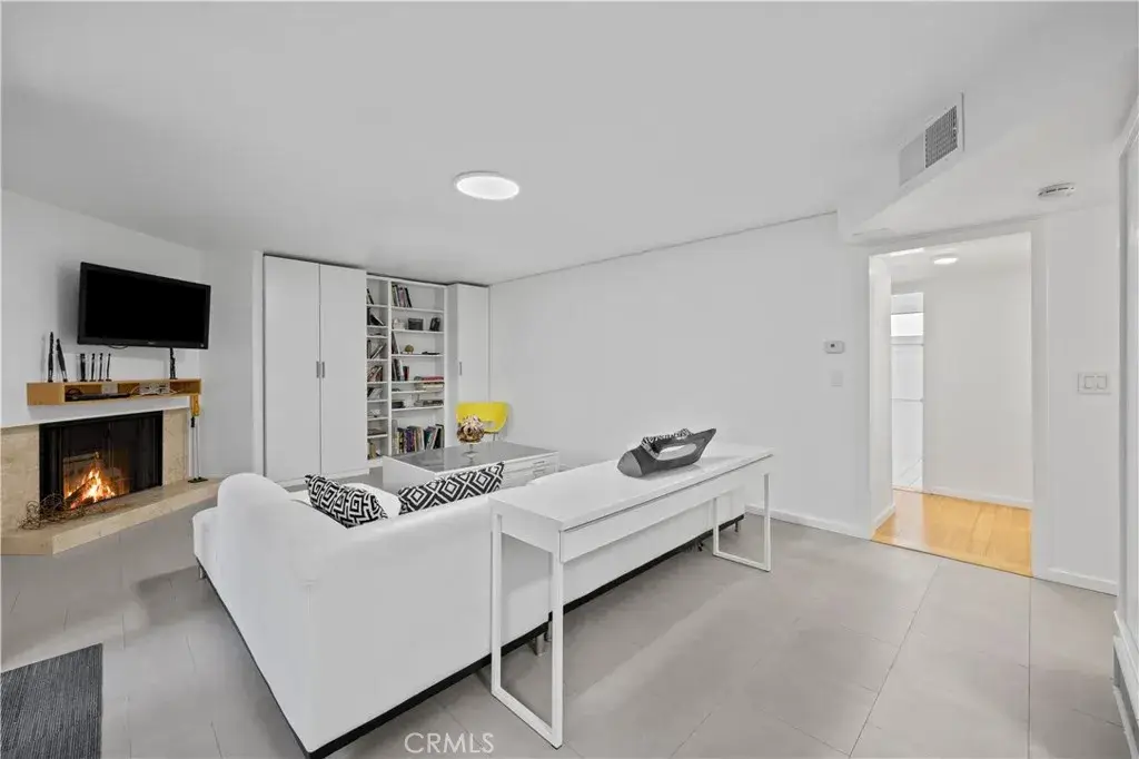 14960 Victory Boulevard #102, Van Nuys, CA 91411 - Image #1