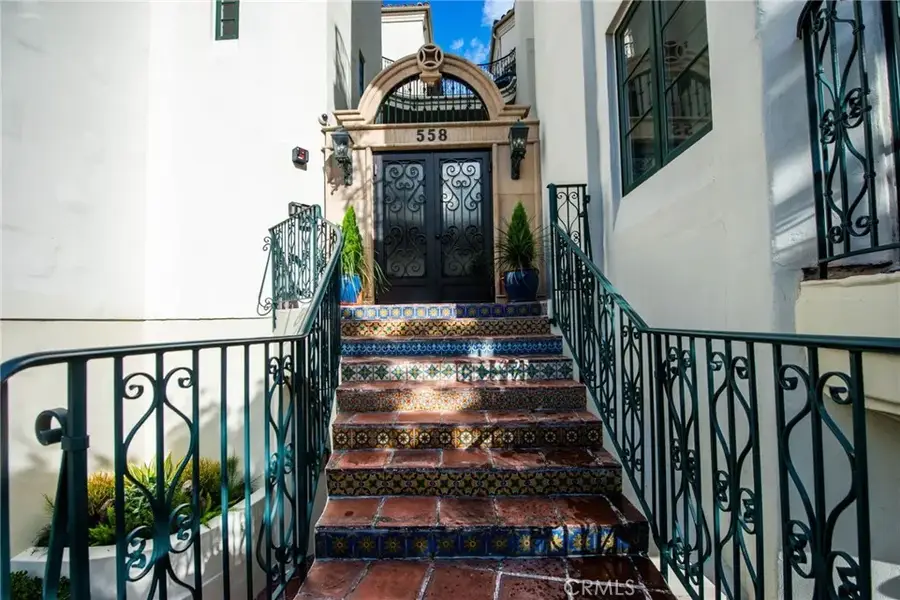 558 Hillgreen Drive #207, Beverly Hills, CA 90212 - Image #3