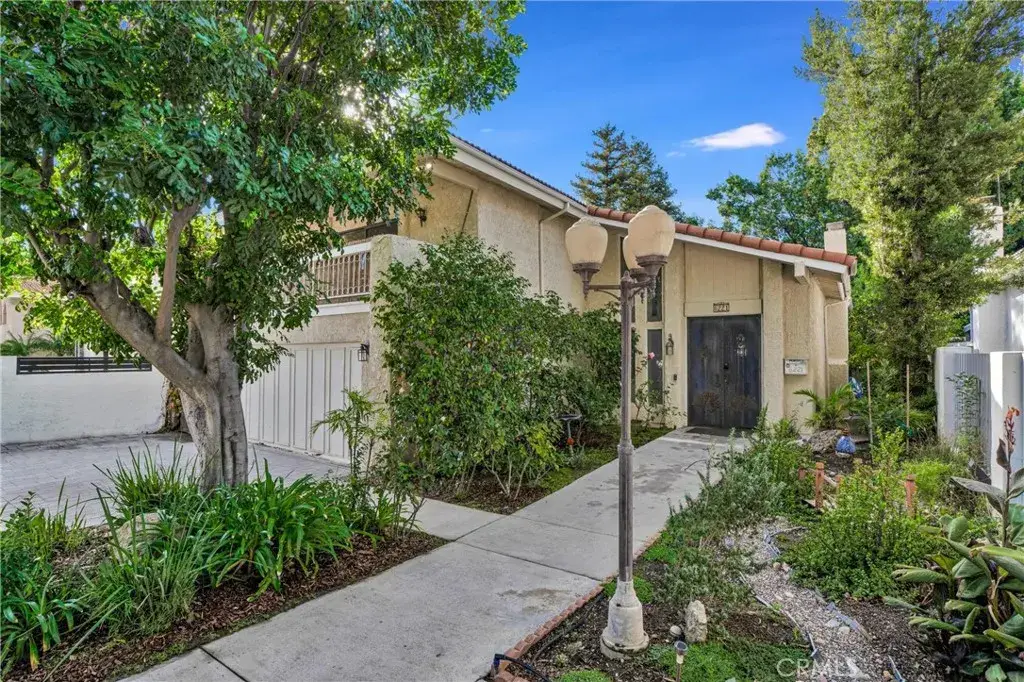 6221 Mammoth Avenue, Valley Glen, CA 91401 - Image #1