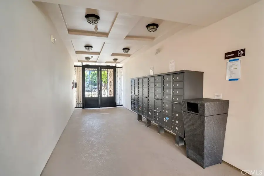 4724 Kester #410, Sherman Oaks, CA 91403 - Image #2