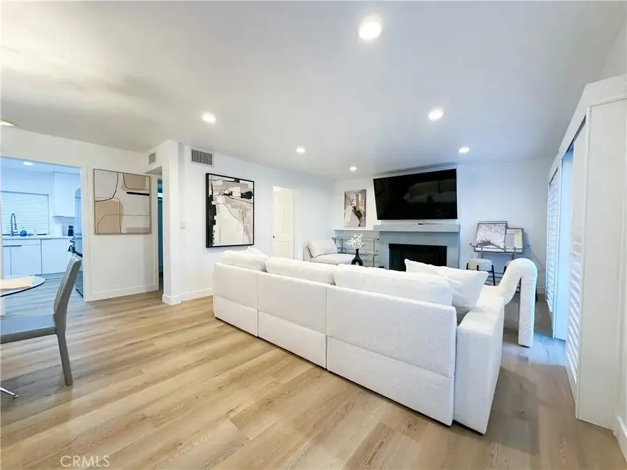 5255 Coldwater Canyon Avenue #D, Sherman Oaks, CA 91401 - Image #3