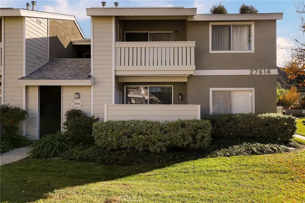27614 Susan Beth Way #F, Saugus, CA 91350 - Image #1