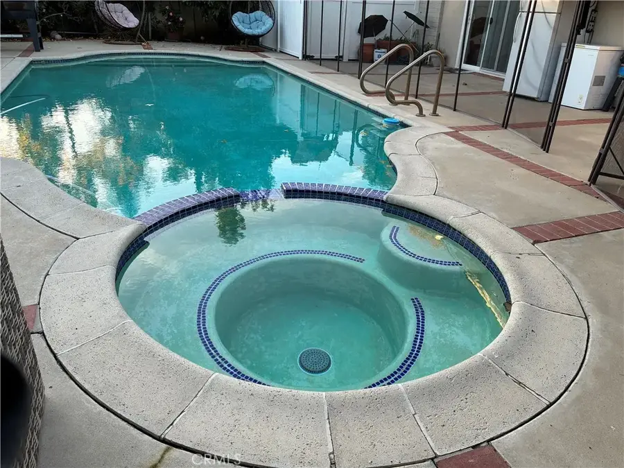 19046 Friar St, Tarzana, CA 91335 - Image #2