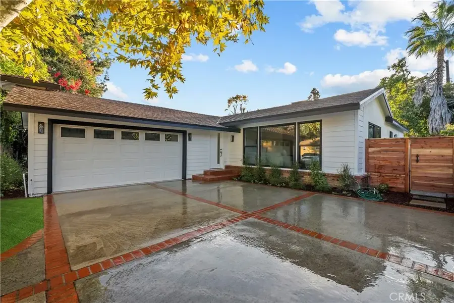 5833 Allott Avenue, Valley Glen, CA 91401 - Image #2