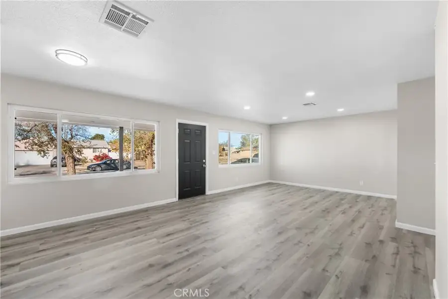 638 W Avenue H, Lancaster, CA 93534 - Image #3