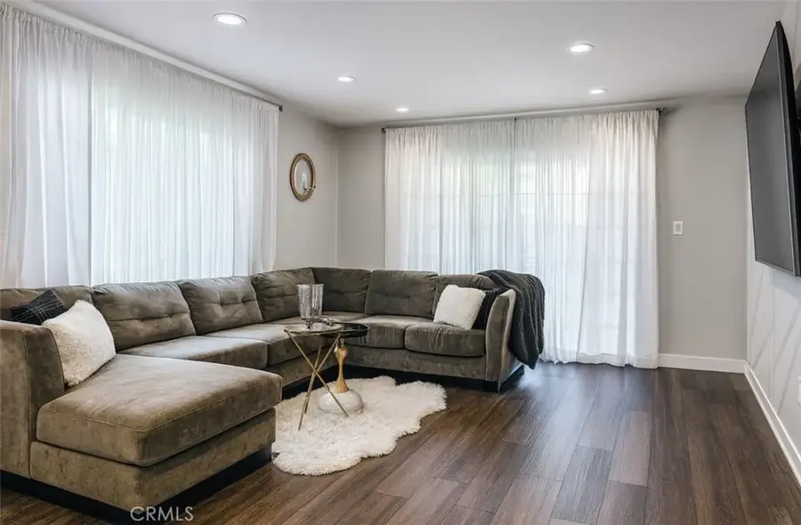 24305 Wabuska, Newhall, CA 91321 - Image #2