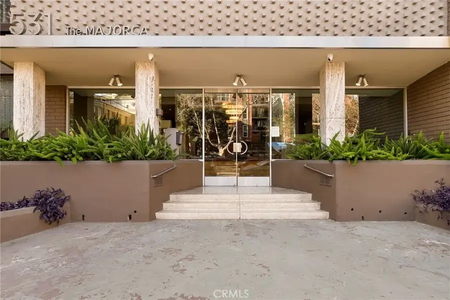 531 N Rossmore Avenue #202, Los Angeles, CA 90004 - Image #3