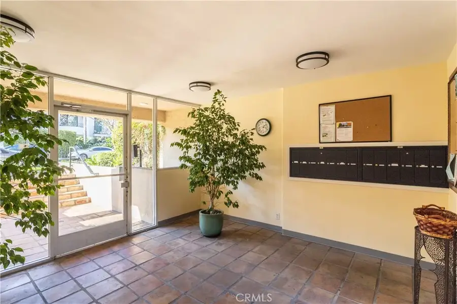 5240 Vantage Avenue #112, Valley Village, CA 91607 - Image #2