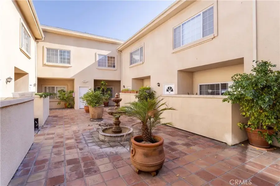 5240 Vantage Avenue #112, Valley Village, CA 91607 - Image #3