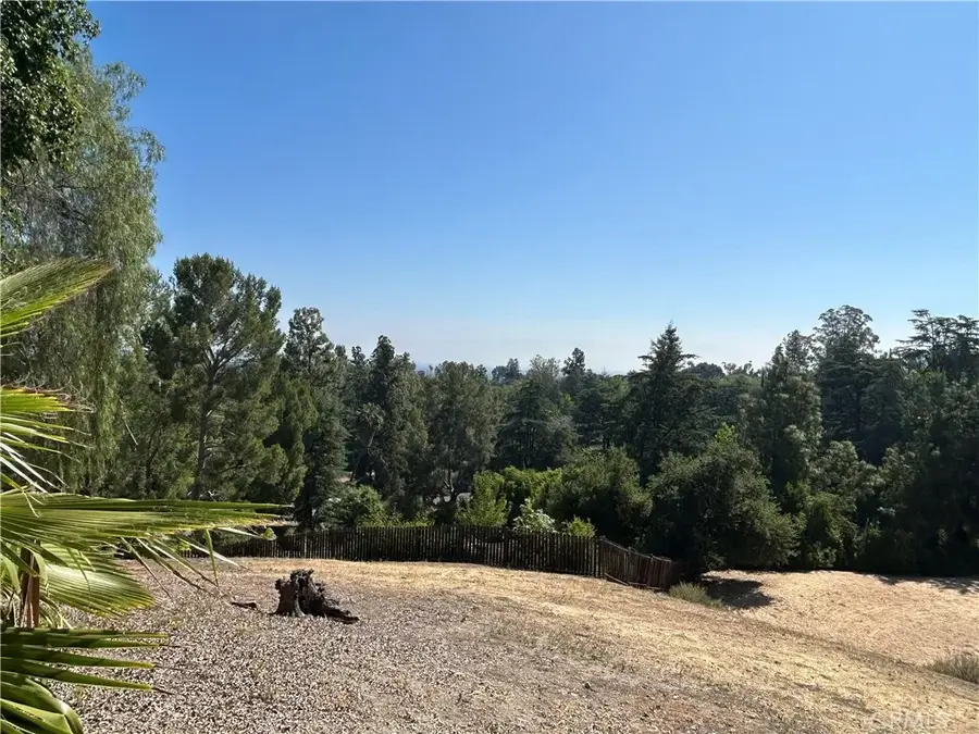 5075 Hood, Woodland Hills, CA 91364 - Image #2