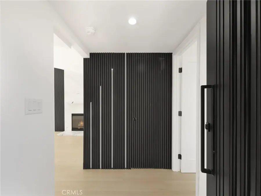 20528 Hamlin Street, Winnetka, CA 91306 - Image #3