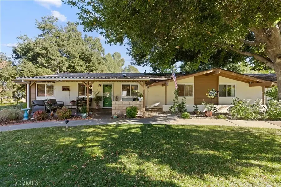 19348 Avenue Of The Oaks, Newhall, CA 91321 - Image #2