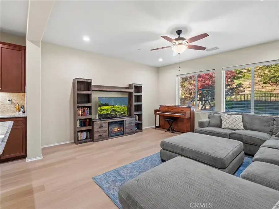 19205 Carranza, Saugus, CA 91350 - Image #3