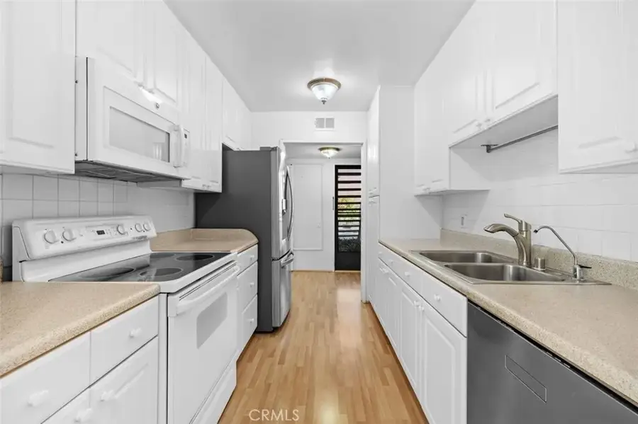 5301 Balboa Boulevard #5B, Encino, CA 91316 - Image #3