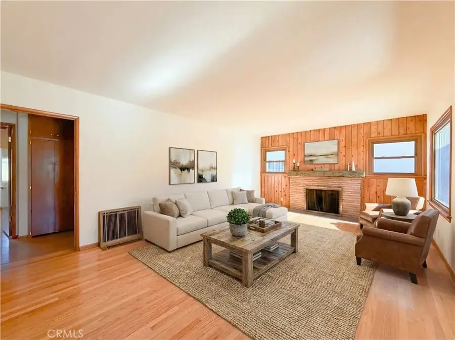 22137 Ybarra, Woodland Hills, CA 91364 - Image #2