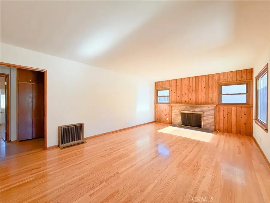 22137 Ybarra, Woodland Hills, CA 91364 - Image #3