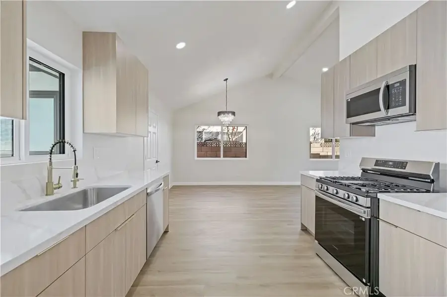 22038 Alamogordo Road, Saugus, CA 91350 - Image #2