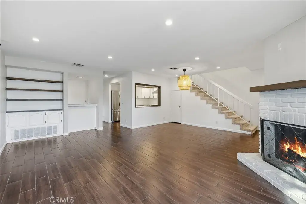 7231 Balboa Boulevard #A, Lake Balboa, CA 91406 - Image #1