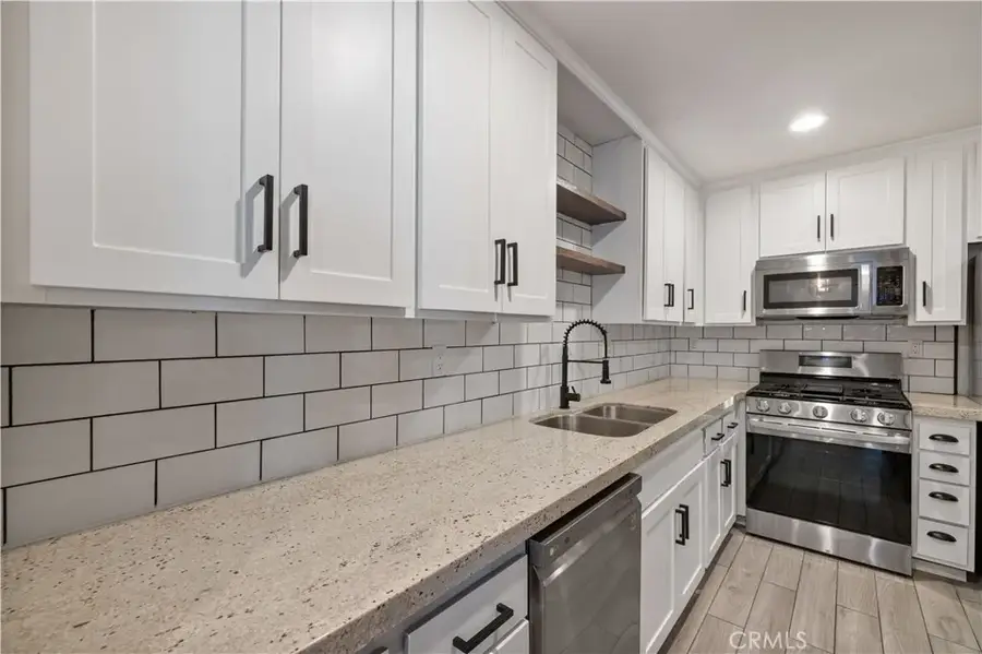 31311 The Old Road #B, Castaic, CA 91384 - Image #3