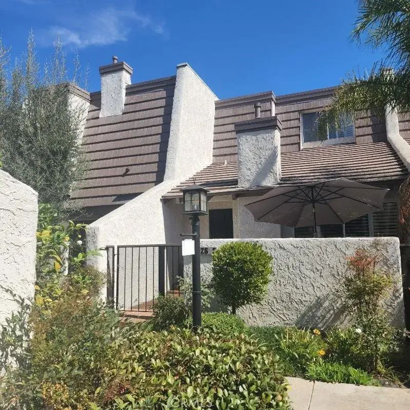 18326 Collins Street #F, Tarzana, CA 91356 - Image #2