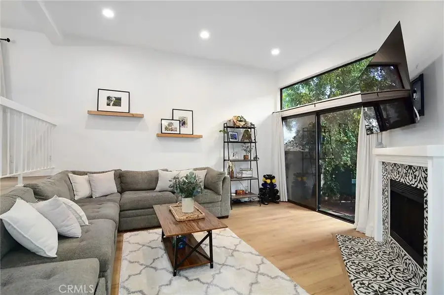 18741 Hatteras Street #1, Tarzana, CA 91356 - Image #3