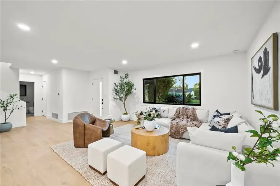 13925 Branton Place, Sherman Oaks, CA 91423 - Image #3