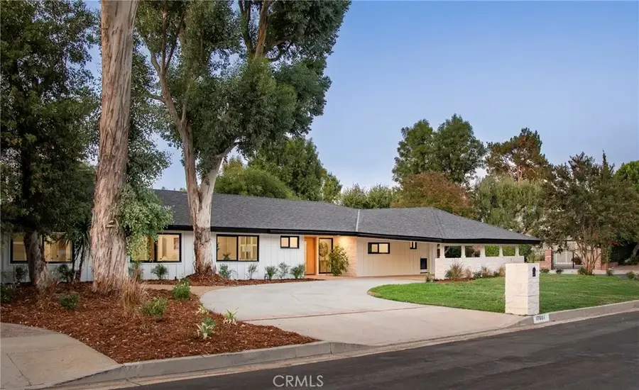 17601 Mccormick Street, Encino, CA 91316 - Image #2