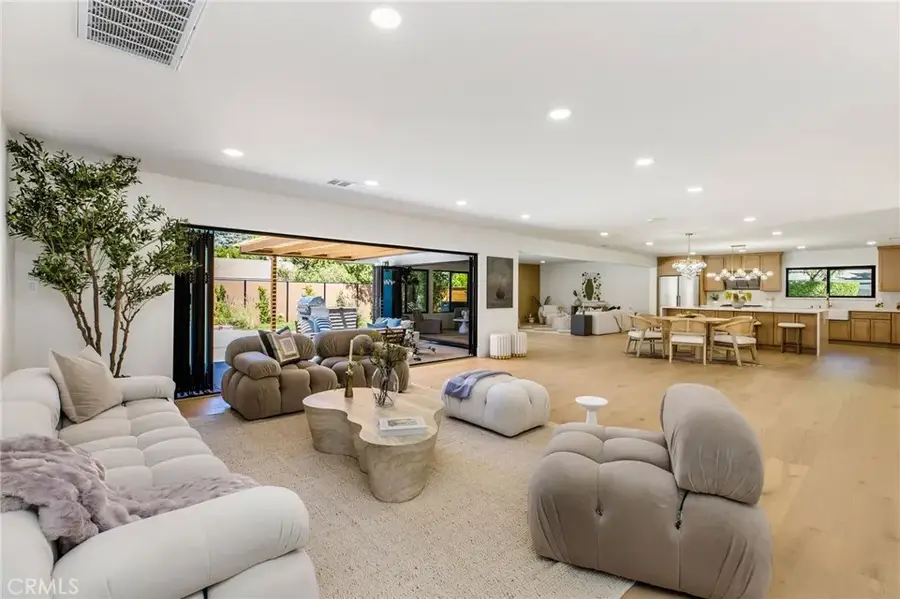 17601 Mccormick Street, Encino, CA 91316 - Image #3