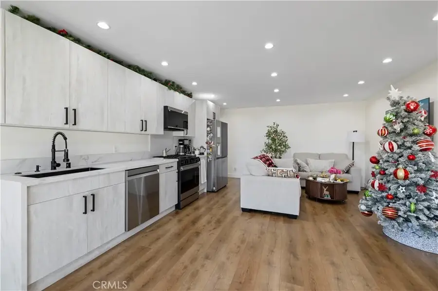 9846 Monogram Ave, Northridge, CA 91343 - Image #3