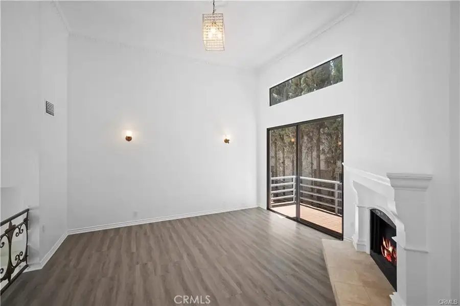 11954 Mayfield Avenue #3, Los Angeles, CA 90049 - Image #2