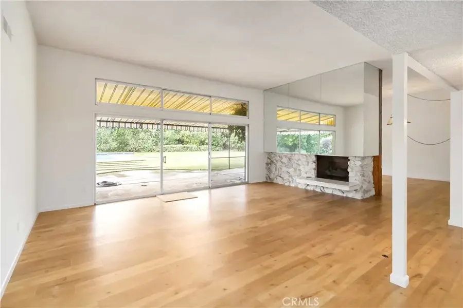 9827 Lasaine, Northridge, CA 91325 - Image #3