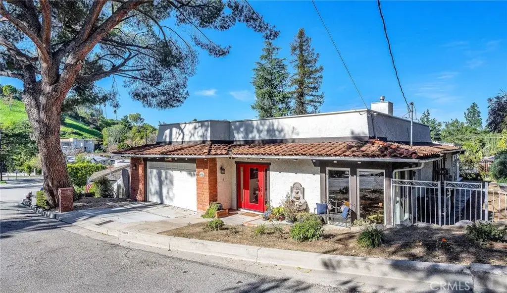 22661 Cavalier, Woodland Hills, CA 91364 - Image #1