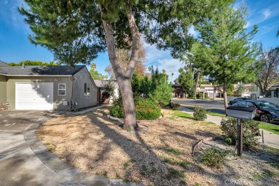 7113 Encino Avenue, Lake Balboa, CA 91406 - Image #2