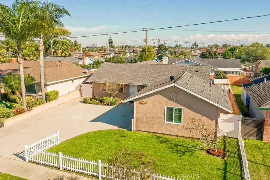 15652 Mayflower Ln, Huntington Beach, CA 92647 - Image #2