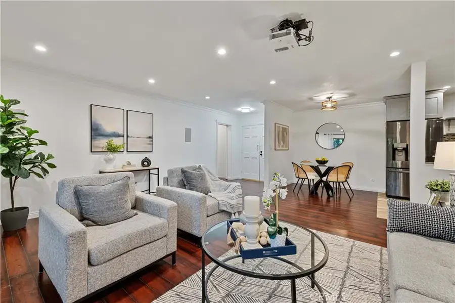 5215 Balboa Boulevard #203, Encino, CA 91316 - Image #2