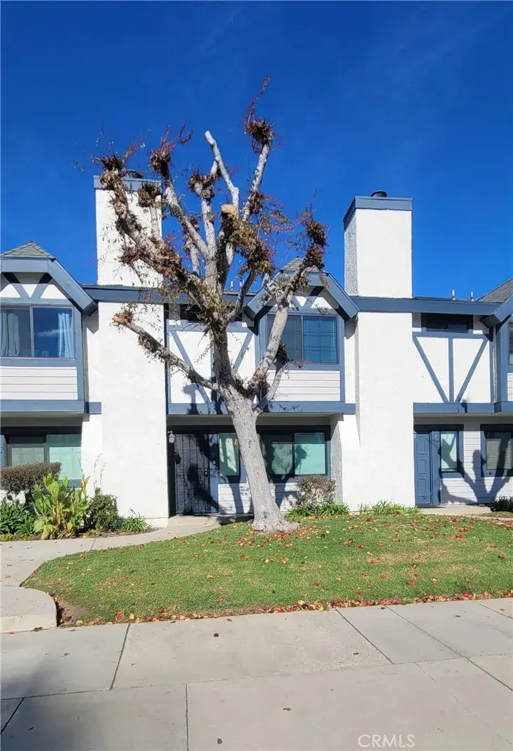 19221 Sherman Way #6, Reseda, CA 91335 - Image #1