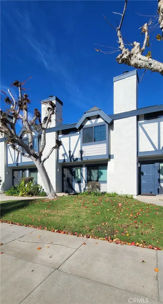 19221 Sherman Way #6, Reseda, CA 91335 - Image #2