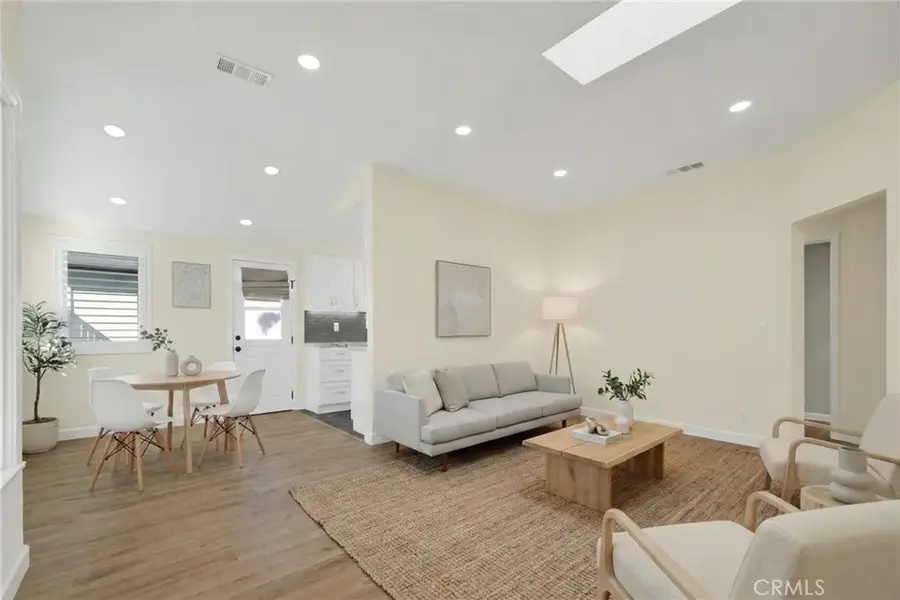 900 N Parish, Burbank, CA 91506 - Image #2