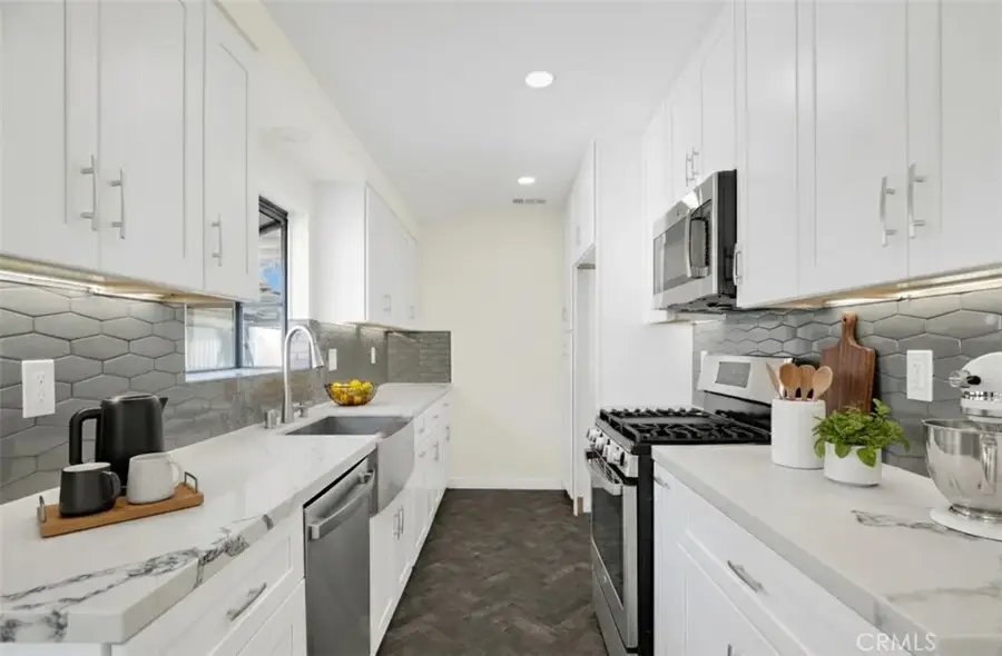 900 N Parish, Burbank, CA 91506 - Image #3