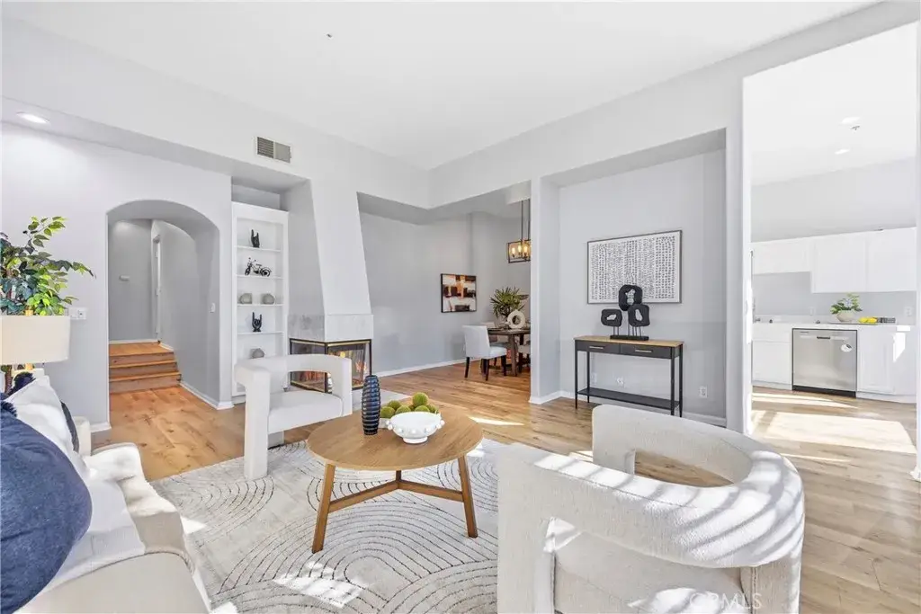 261 N Skyline, Thousand Oaks, CA 91362 - Image #1