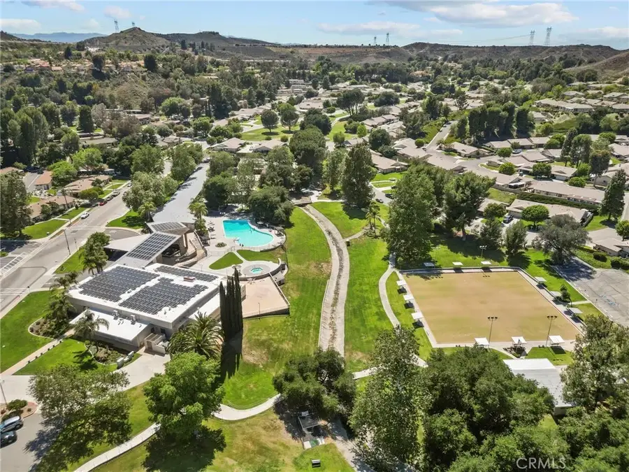 19122 Avenue Of The Oaks #A, Newhall, CA 91321 - Image #2