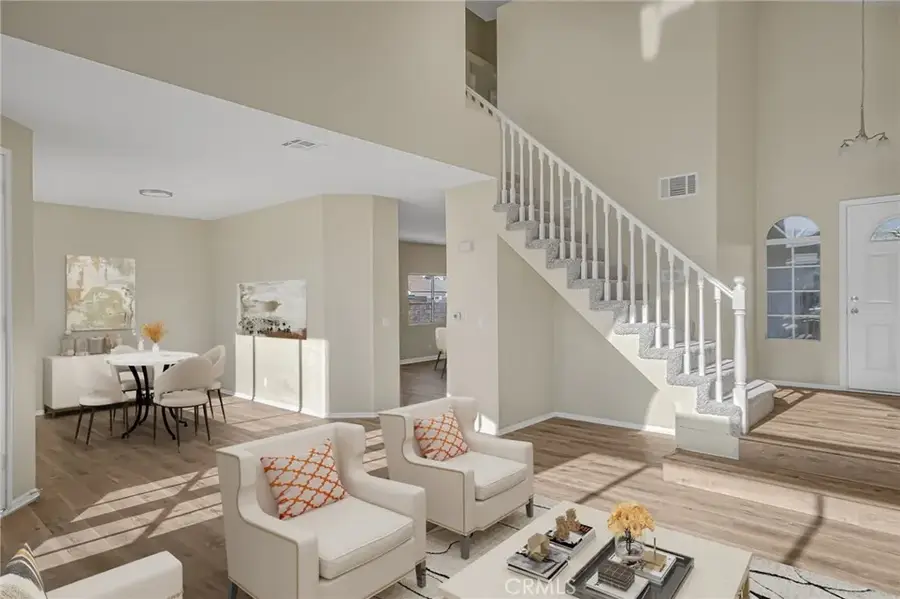 28830 Startree, Saugus, CA 91390 - Image #2