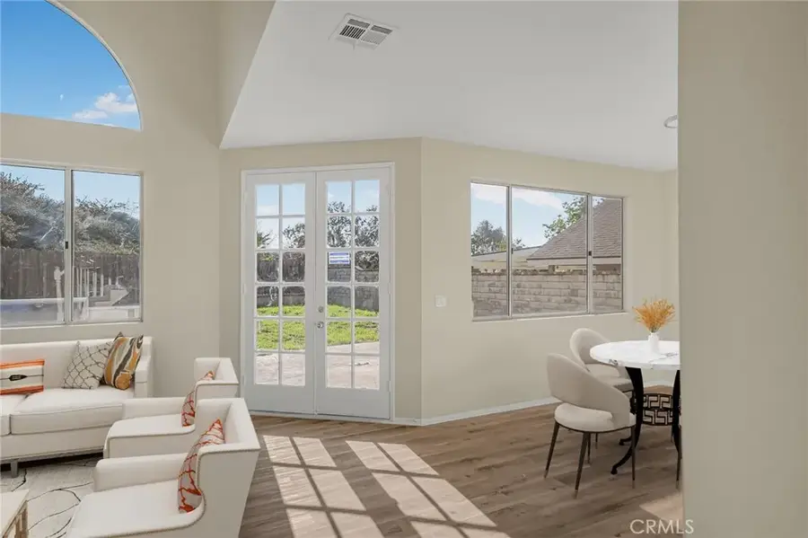 28830 Startree, Saugus, CA 91390 - Image #3