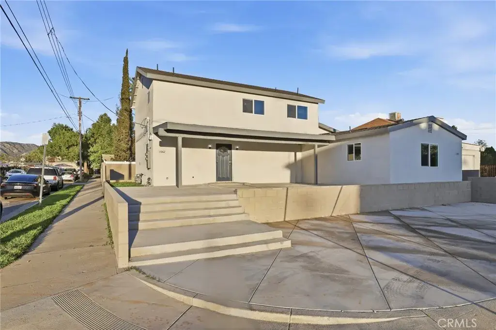 11062 Oneida Avenue, San Fernando, CA 91340 - Image #1