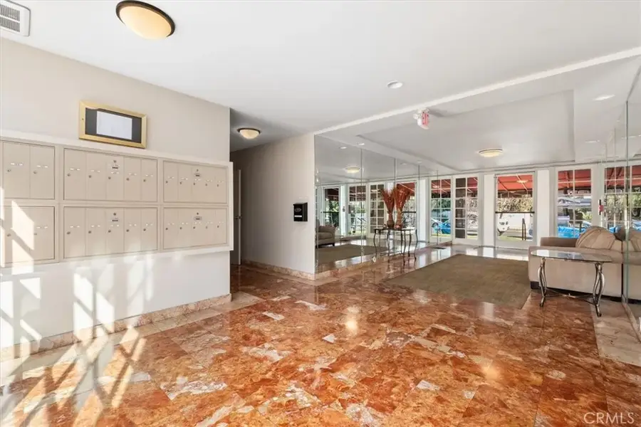 4487 Colbath #101, Sherman Oaks, CA 91423 - Image #2