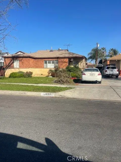 17637 Kittridge, Lake Balboa, CA 91406