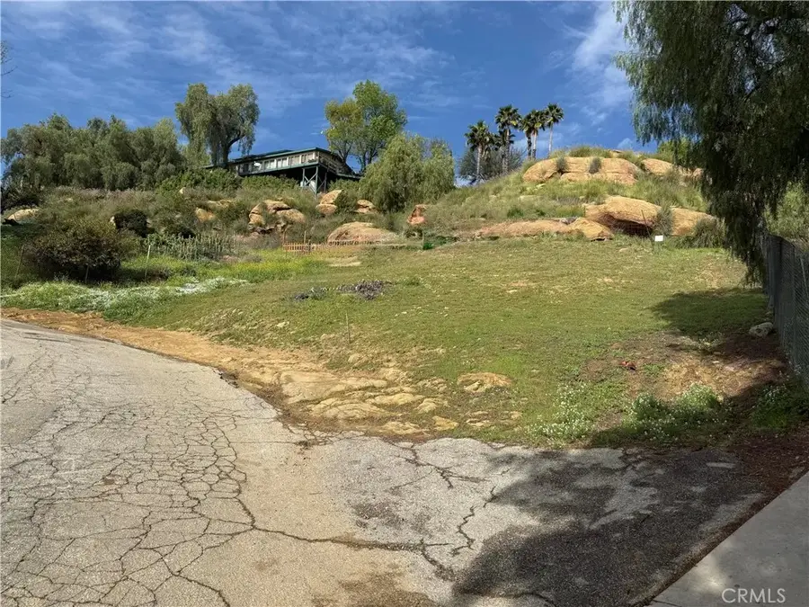 7365 Webb Rd, Chatsworth, CA 91311 - Image #2