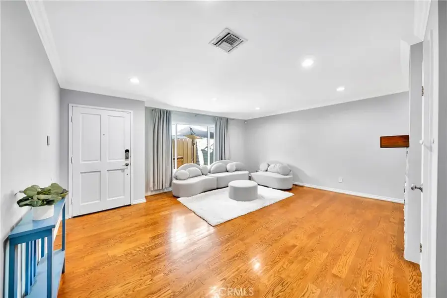 18631 Collins #10, Tarzana, CA 91356 - Image #3